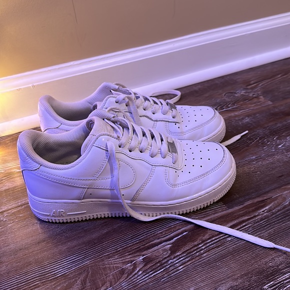 Women’s Nike Air Force 1 - Picture 3 of 3